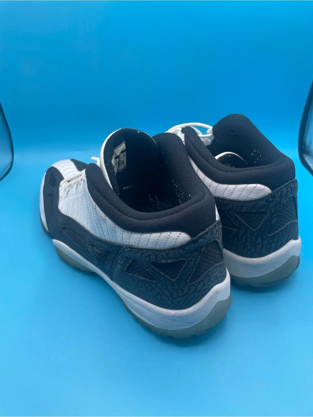 Air Jordan 11 Retro Low IE White/Black